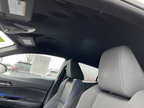 Used 2020 Toyota C-HR XLE image 19