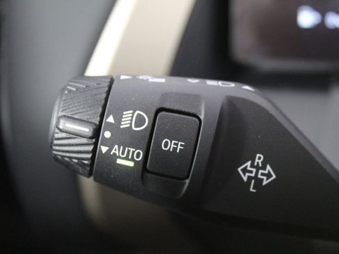 Used 2025 BMW X3 xDrive30i w/ Premium Package image 34