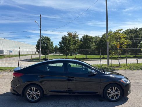 Used 2018 Hyundai Elantra Value Edition FWD image 2