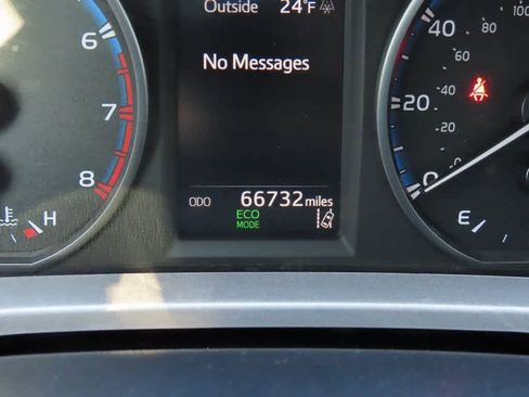 Used 2018 Toyota RAV4 LE image 24