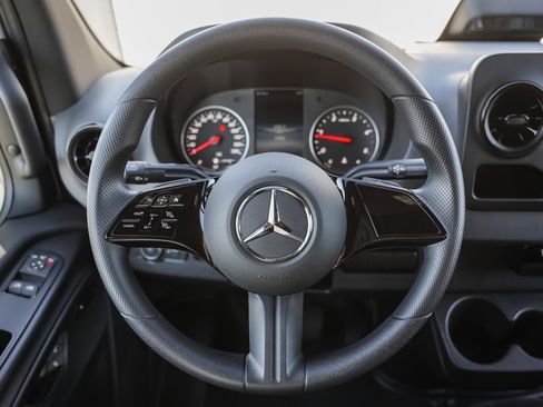 Used 2025 Mercedes-Benz Sprinter 2500 image 15