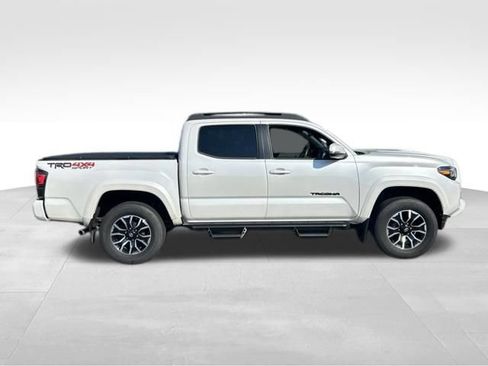 Used 2022 Toyota Tacoma TRD Sport w/ Technology Package AWD/4WD image 6