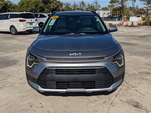 Certified 2025 Kia Niro EX image 4