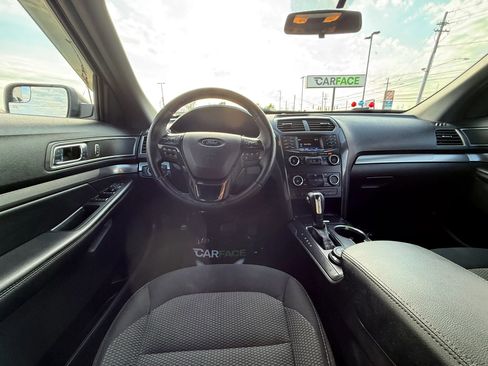 Used 2019 Ford Explorer XLT AWD/4WD image 27