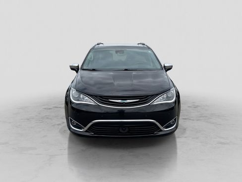 Used 2018 Chrysler Pacifica Limited w/ Advanced Safetytec Group FWD image 12
