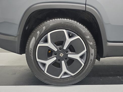 Used 2023 Rivian R1S Adventure AWD/4WD image 12