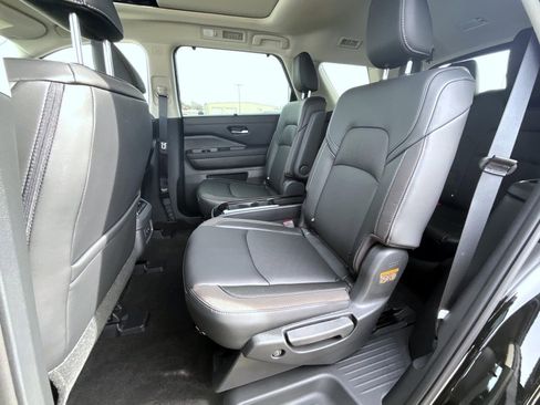 New 2026 Nissan Pathfinder SL image 12
