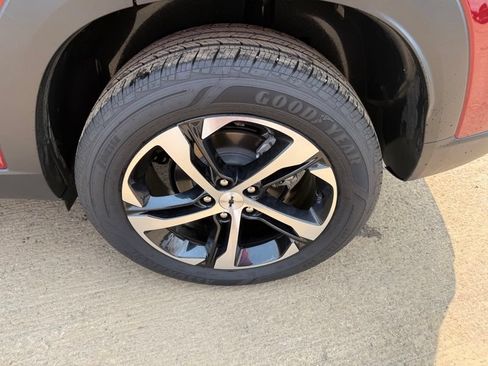 Used 2025 Chevrolet Trax RS w/ Sunroof Package FWD image 15