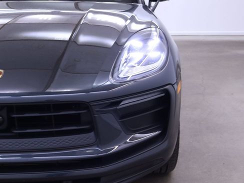 Used 2024 Porsche Macan AWD/4WD image 11
