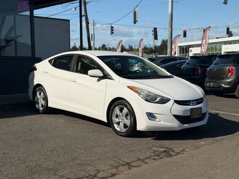 Used 2013 Hyundai Elantra GLS w/ Preferred Pkg FWD image 3