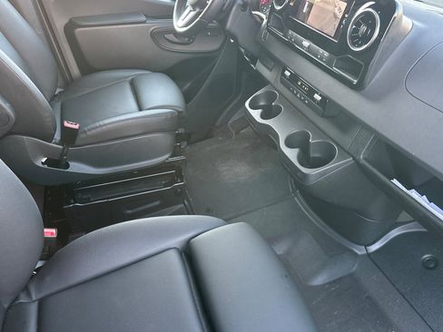 Used 2024 Mercedes-Benz Sprinter 2500 image 15