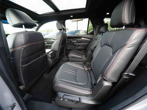 Used 2025 Honda Pilot TrailSport image 23