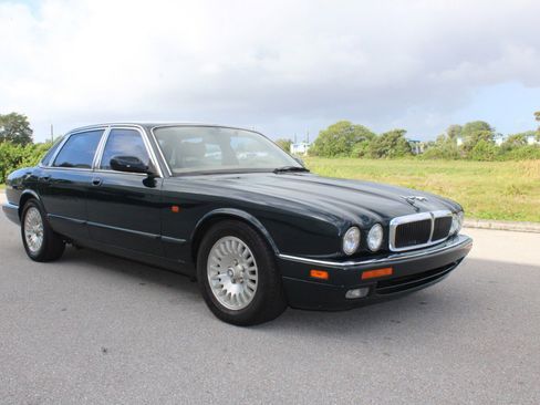 Used 1997 Jaguar XJ6 image 9