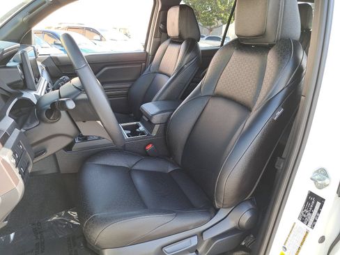 Used 2025 Toyota 4Runner SR5 AWD/4WD image 17
