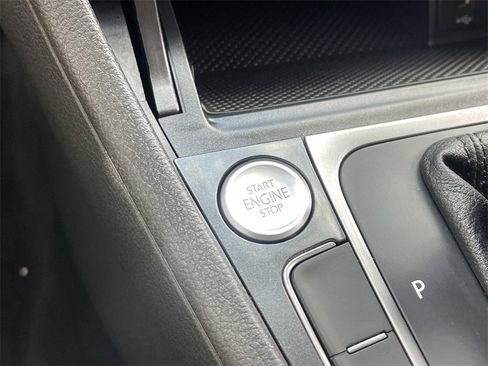 Used 2018 Volkswagen Golf SE image 26