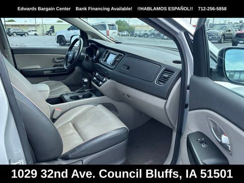 Used 2017 Kia Sedona LX w/ LX Essentials Premium Package FWD image 2