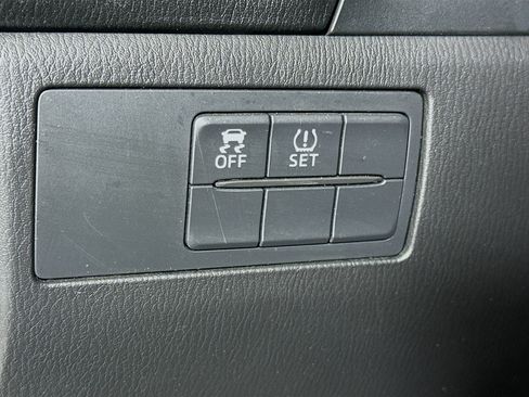 Used 2015 MAZDA MAZDA3 i SV FWD image 16