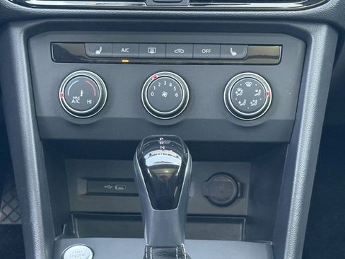 Used 2022 Volkswagen Taos SE image 27