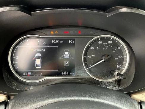 Used 2022 Nissan Versa SV w/ Electronics Package FWD image 18