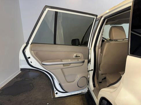 Used 2011 Suzuki Grand Vitara Premium AWD/4WD image 24