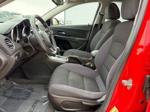Used 2015 Chevrolet Cruze LT FWD image 2