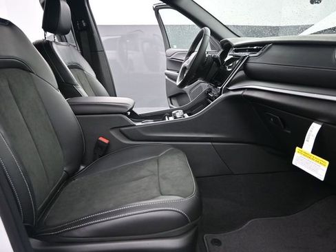 New 2025 Jeep Grand Cherokee Altitude AWD/4WD image 25