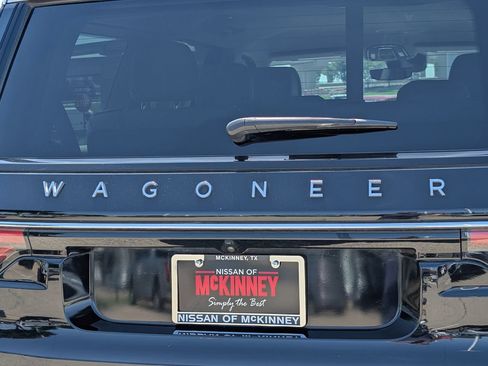 Used 2022 Jeep Wagoneer Series III AWD/4WD image 8