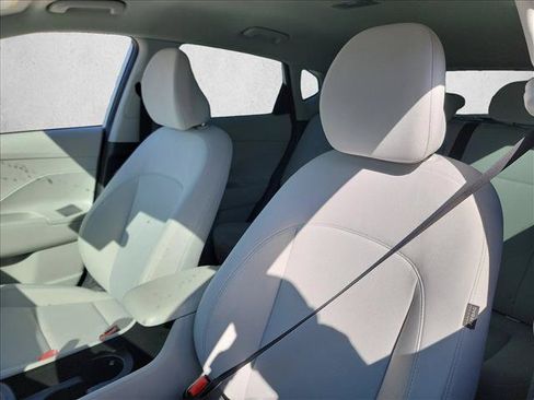 Used 2025 Hyundai Kona SE FWD image 13