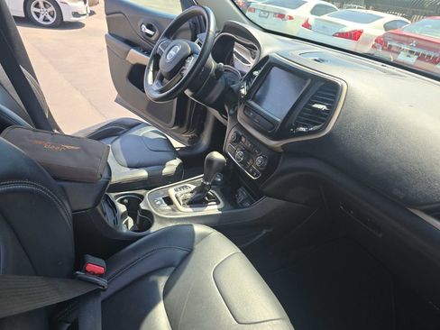Used 2018 Jeep Cherokee Limited AWD/4WD image 20