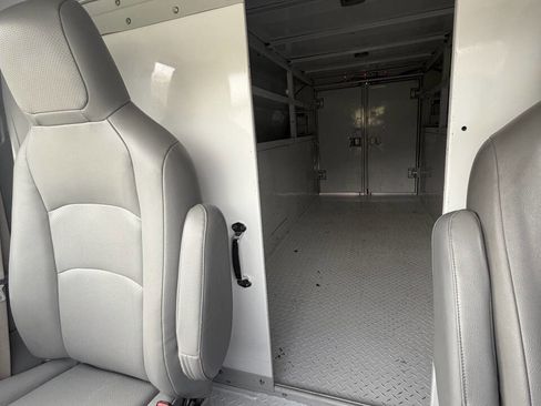 Used 2018 Ford E-350 and Econoline 350 Super Duty w/ Power Windows & Locks Group image 28