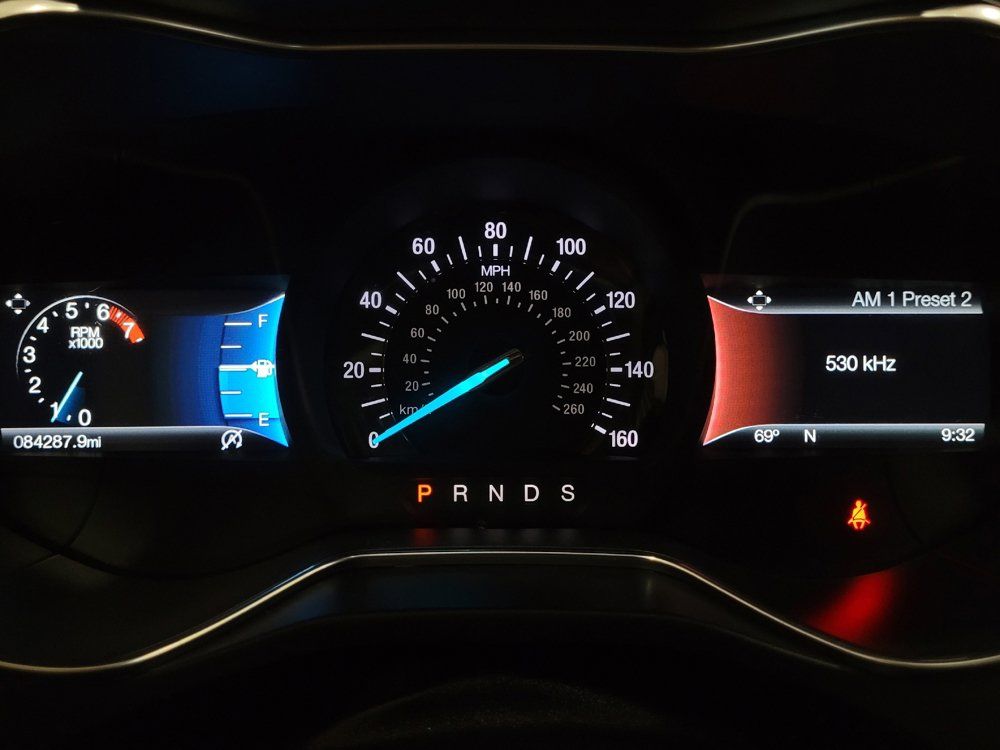 Used 2018 Ford Fusion SE w/ Fusion SE Technology Package FWD image 23