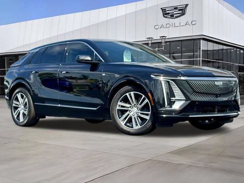Certified 2024 Cadillac Lyriq Luxury AWD/4WD image 2