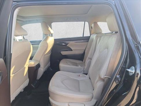 Certified 2021 Toyota Highlander Platinum image 15