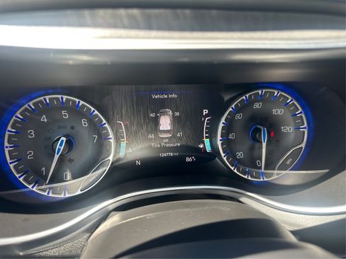 Used 2018 Chrysler Pacifica Touring-L Plus w/ S Appearance Package FWD image 26