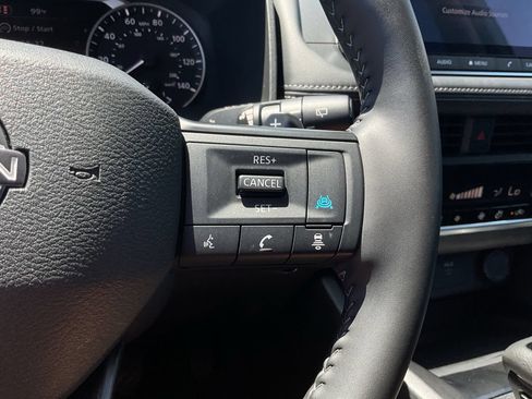 Used 2026 Nissan Rogue SV FWD image 32