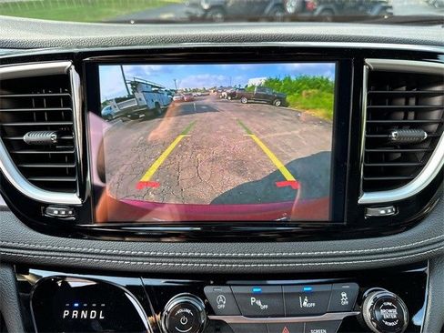 New 2025 Chrysler Pacifica Select image 28