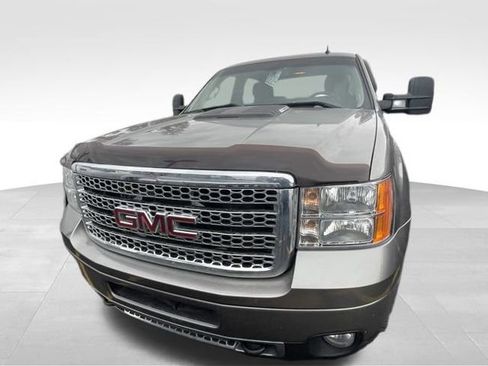 Used 2014 GMC Sierra 2500 Denali w/ Suspension Package, Off-Road image 3