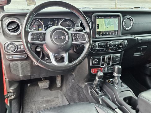 Used 2022 Jeep Wrangler Unlimited Rubicon 4xe w/ Cold Weather Group AWD/4WD image 37