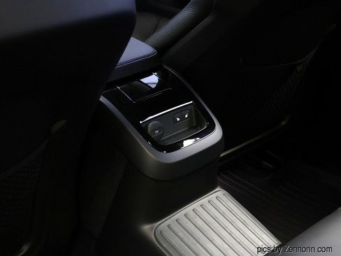 Used 2023 Volvo S60 T8 Plus image 15