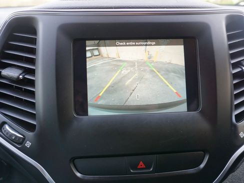 Used 2020 Jeep Cherokee Latitude FWD image 36