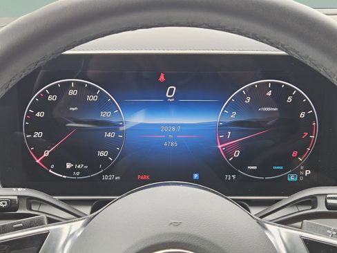 Used 2025 Mercedes-Benz GLC 300 4MATIC image 12