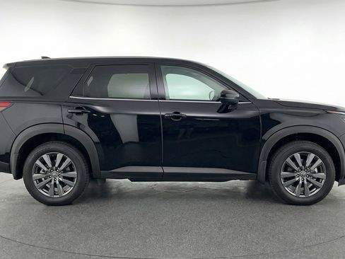 Used 2025 Nissan Pathfinder SV image 11