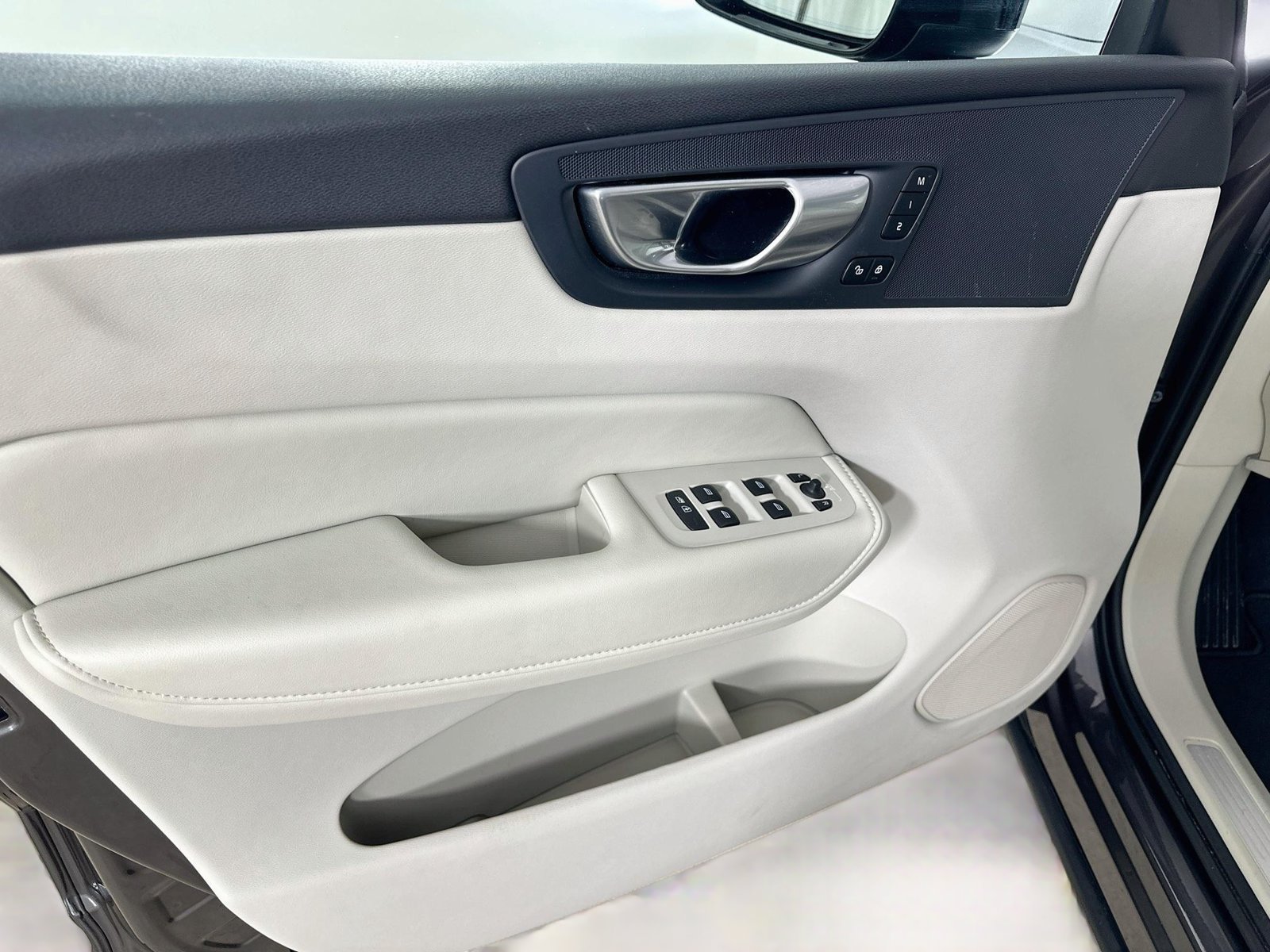 Used 2024 Volvo XC60 B5 Plus w/ Protection Package AWD/4WD image 16