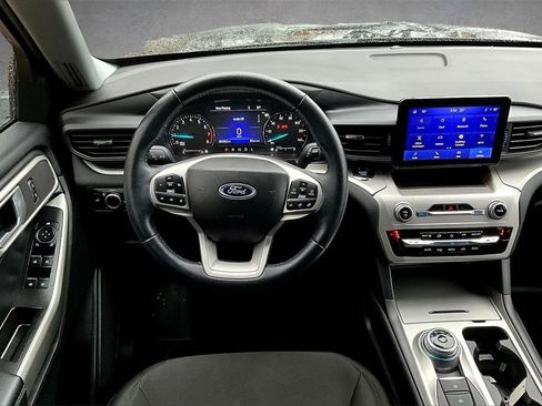 Used 2023 Ford Explorer XLT image 8