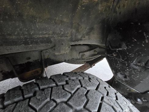 Used 2013 Toyota Tundra Grade 4x4 4dr CrewMax Cab Pick image 24