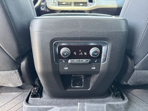 Used 2024 Chevrolet Suburban Z71 w/ Off-Road Capability Package image 9