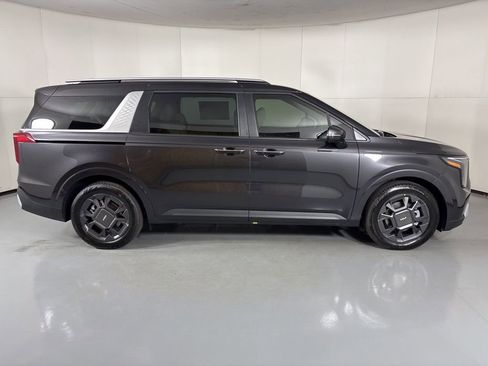 New 2026 Kia Carnival EX FWD image 9