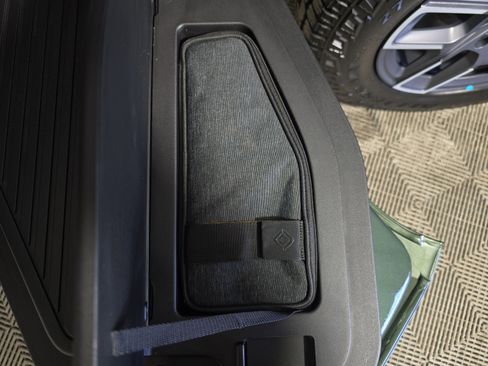 Used 2024 Rivian R1T Adventure image 32