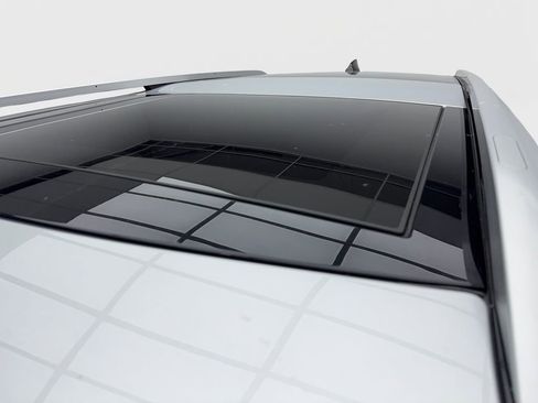 Used 2020 Land Rover Discovery HSE image 13