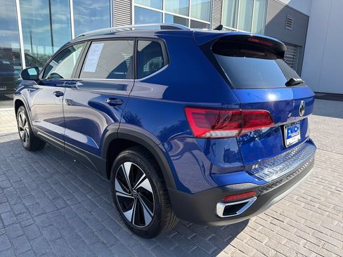 Certified 2024 Volkswagen Taos SE w/ Panoramic Sunroof Package AWD/4WD image 5